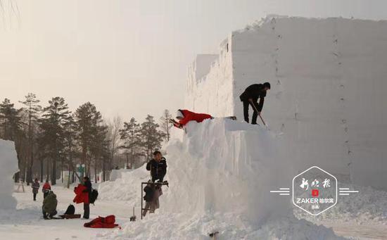 马英九哈尔滨赏雪雕吟诵《江雪》